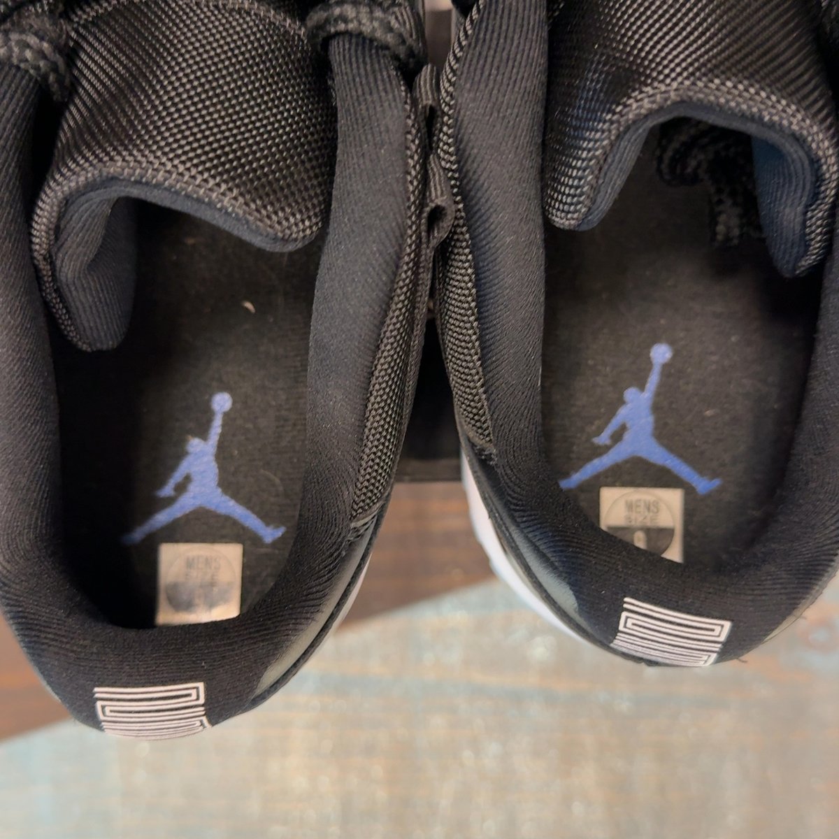 Jordan 11 Retro Low Space Jam Size 9 (Pre-Owned) - aux
