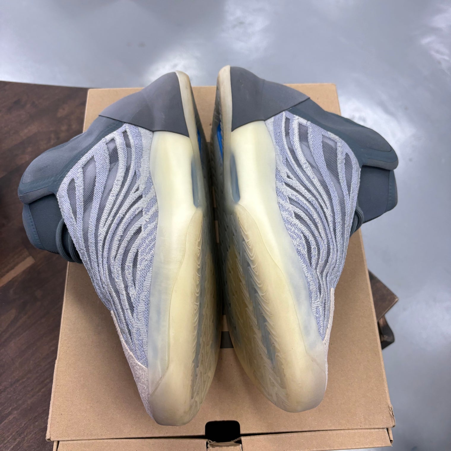 Mono Carbon QNTM Yeezy (USED)