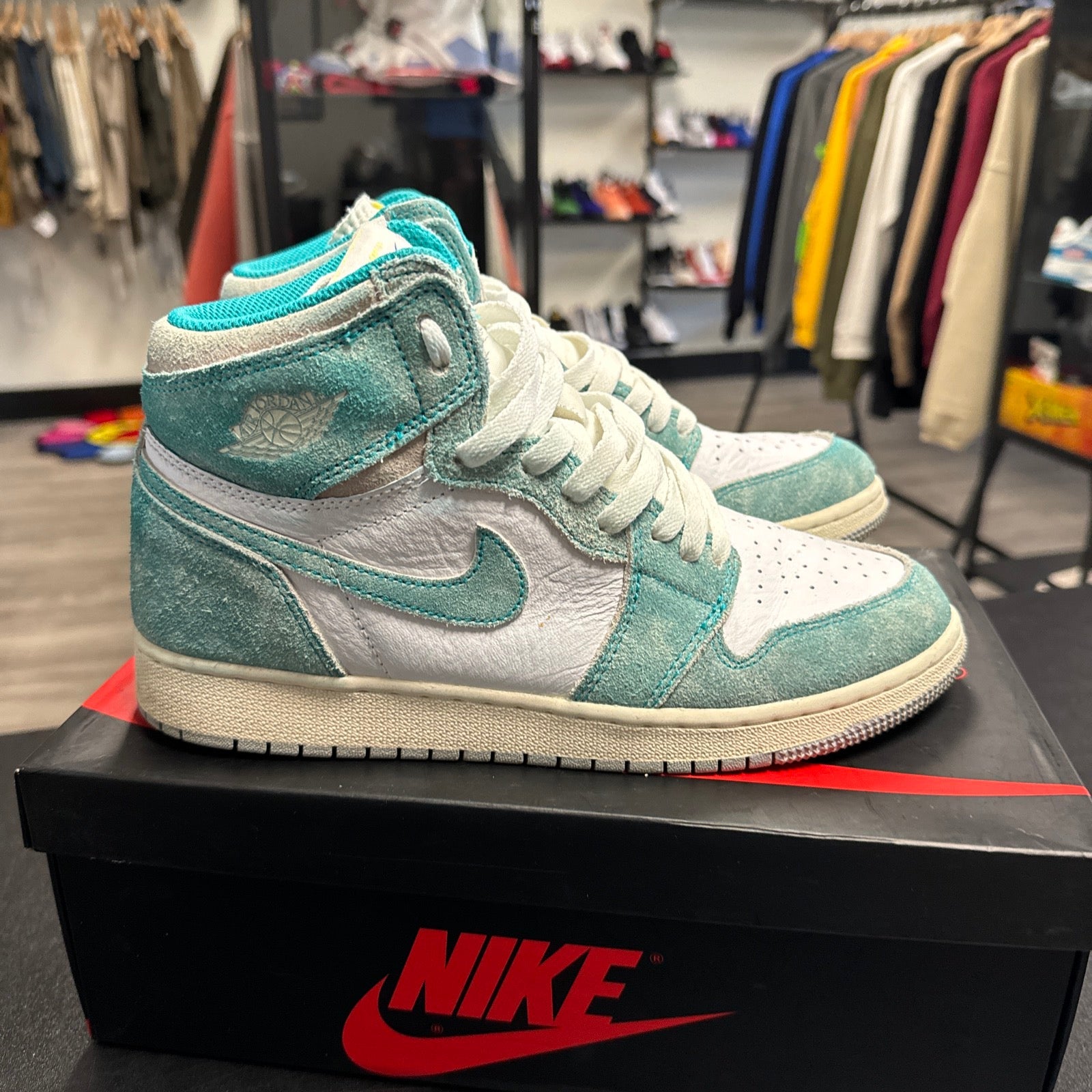 Jordan 1 Retro OG High Turbo Green (USED) Size 7Y (Pre-Owned) - Image 10