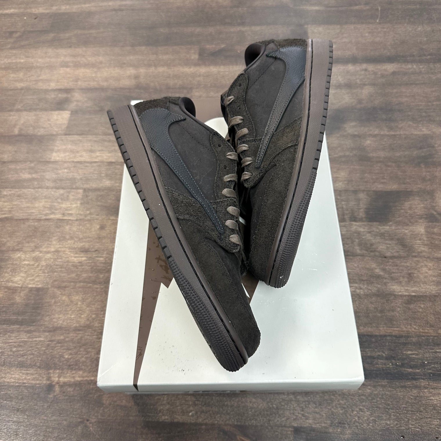 Velvet Travis Scott Jordan 1 Low (USED)