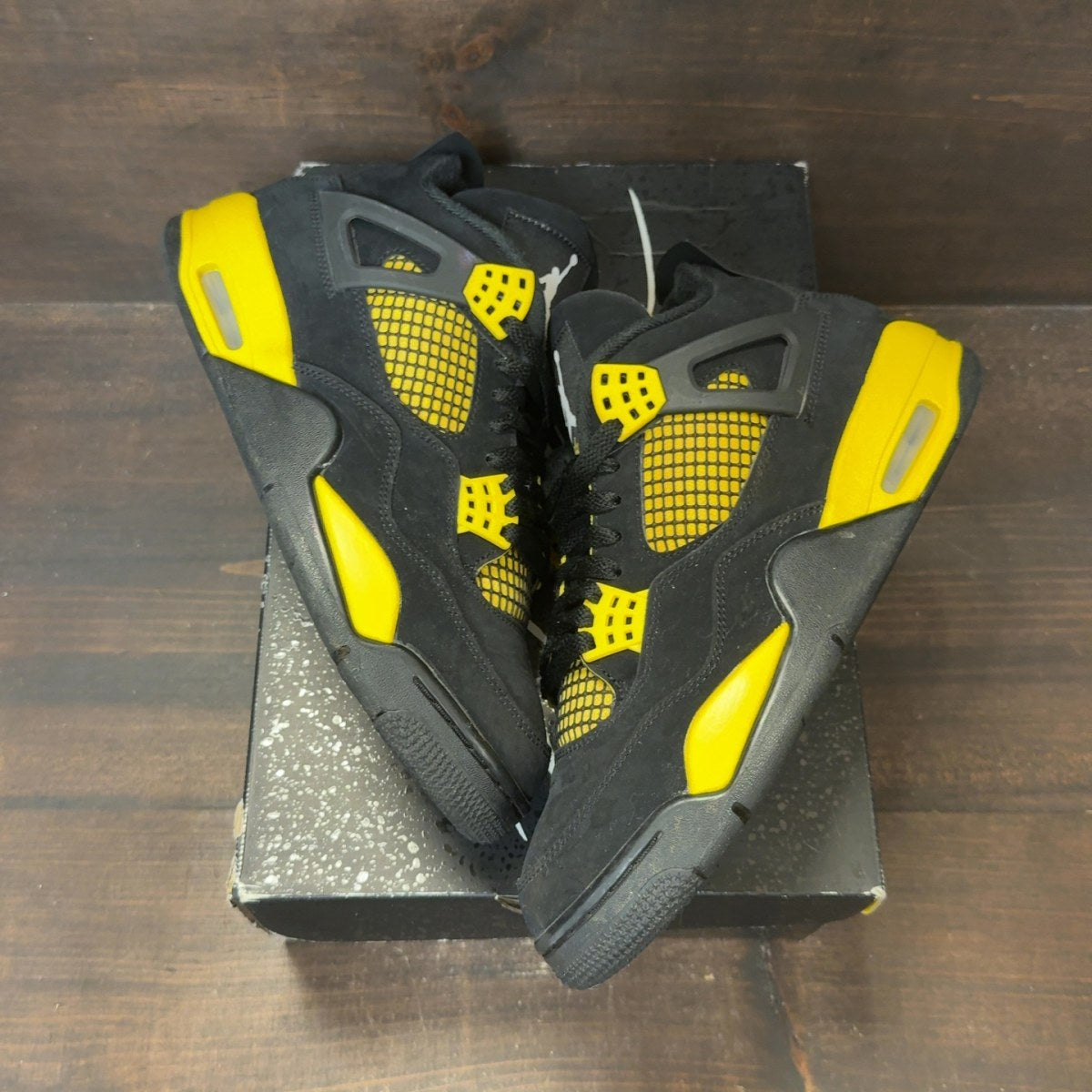 Jordan 4 Retro Thunder (2023) Size 8.5 (Pre-Owned)