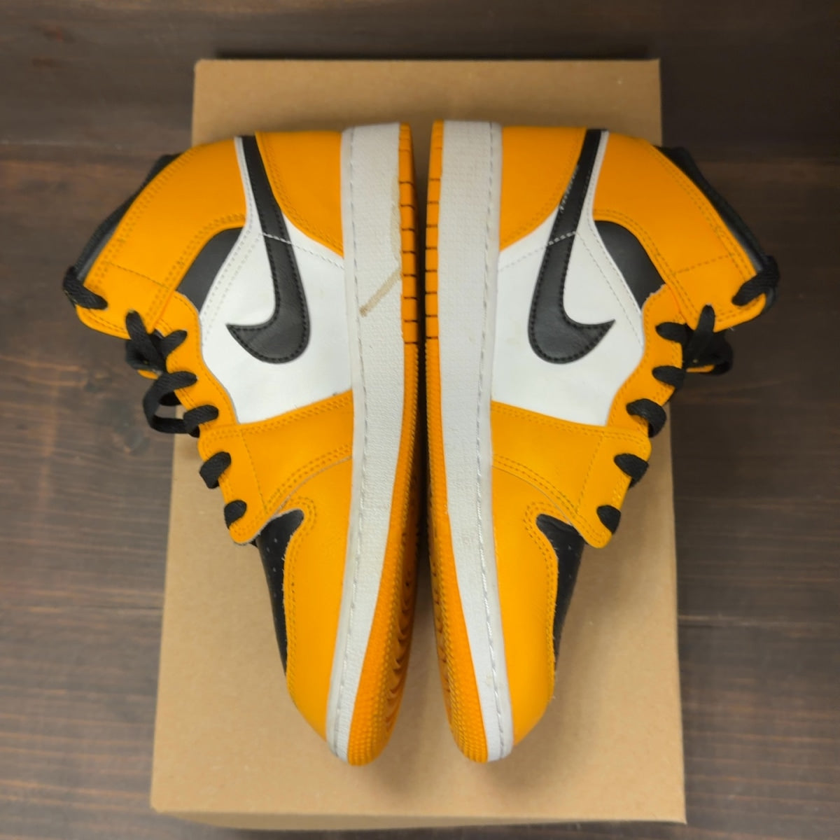 Jordan 1 Mid Taxi (GS) Size 6.5Y (Pre-Owned) - Image 4
