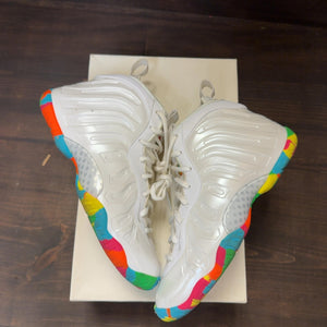 Nike Air Foamposite One White Fruity Pebbles (2015) (GS) Size 5Y (Pre-Owned) - Image 2