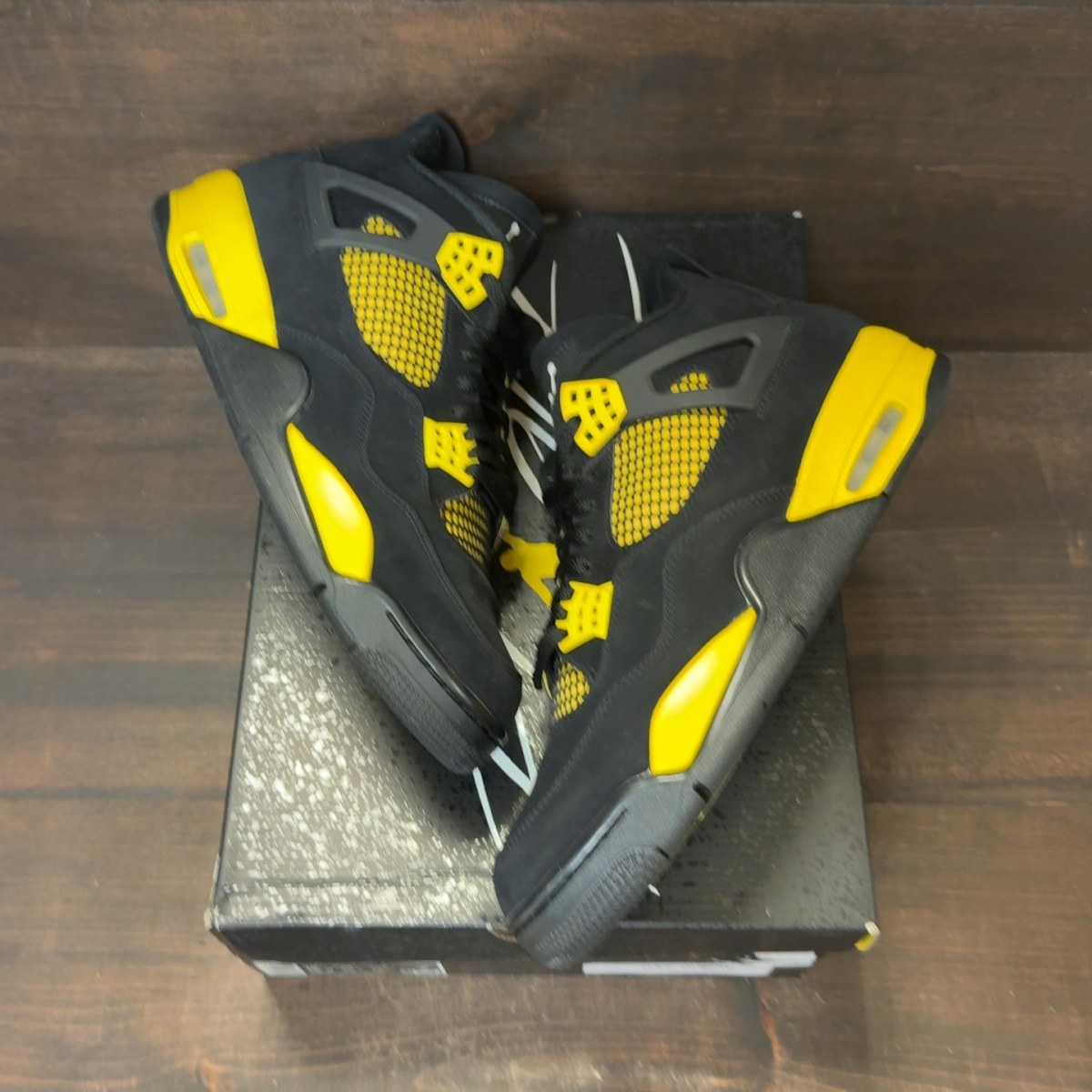 Jordan 4 Retro Thunder (2023) - Image 2
