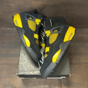 Jordan 4 Retro Thunder (2023) - Image 2
