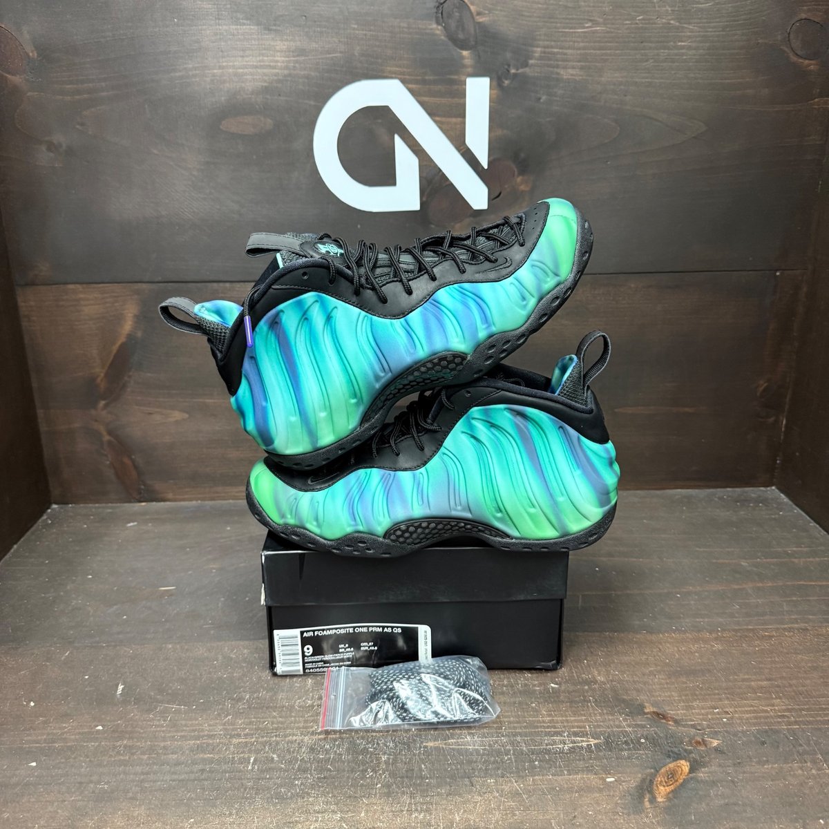 Nike Air Foamposite One Northern Lights Size 9 (Pre-Owned) - front