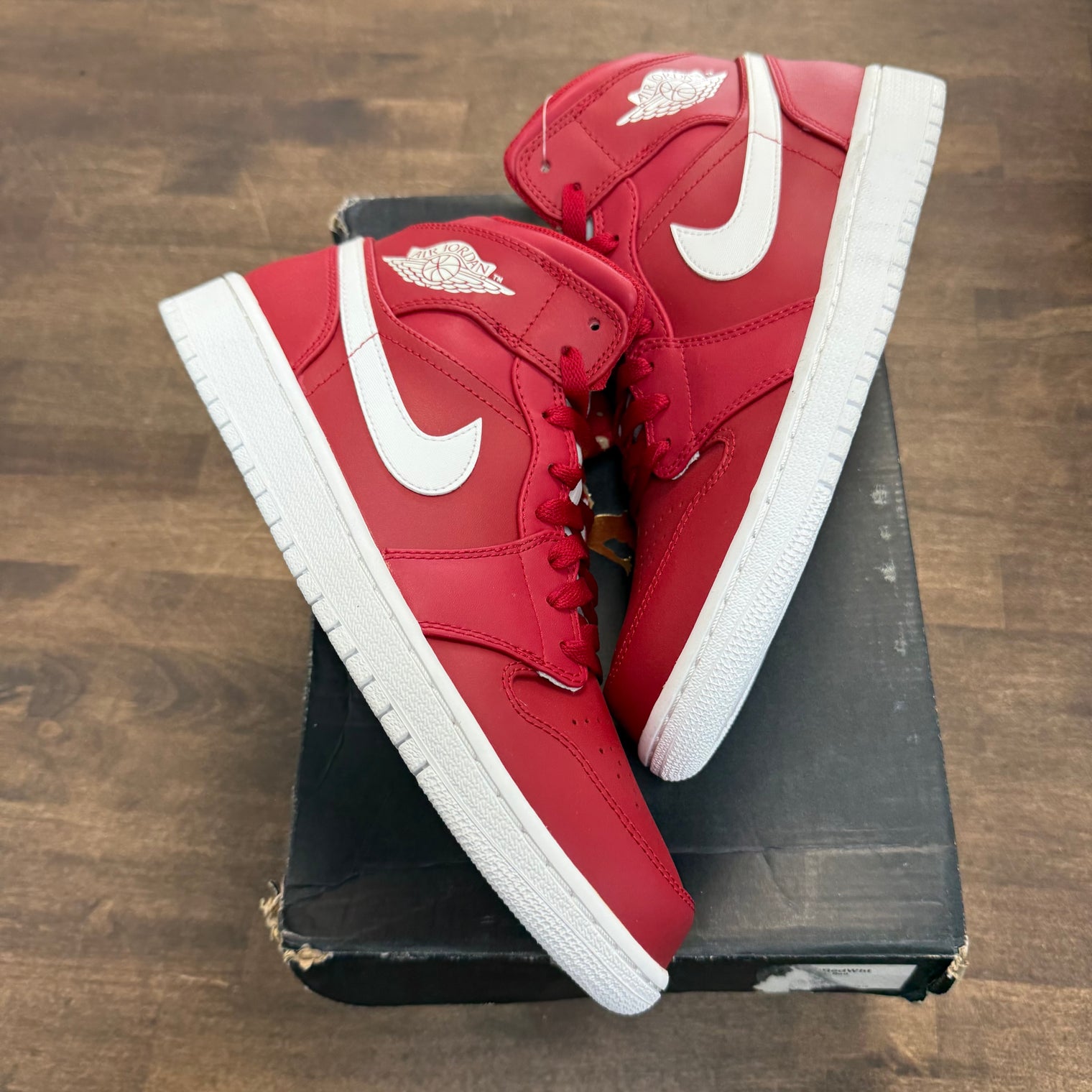Gym Red Jordan 1 Mid 2.0 (USED)