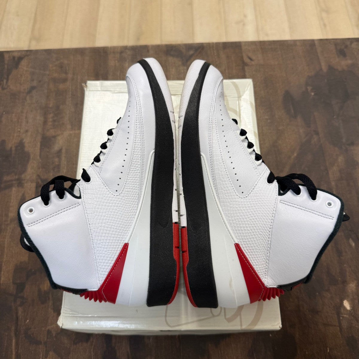 Jordan 2 Retro OG Chicago (2022) - Image 5