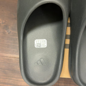 adidas Yeezy Slide Dark Onyx Size 9 - aux