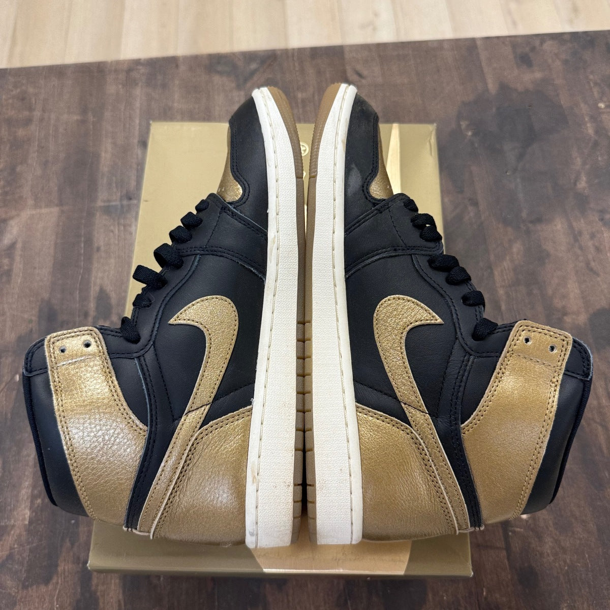 Jordan 1 Retro High OG Black Metallic Gold Size 9.5 (Pre-Owned) - Image 3