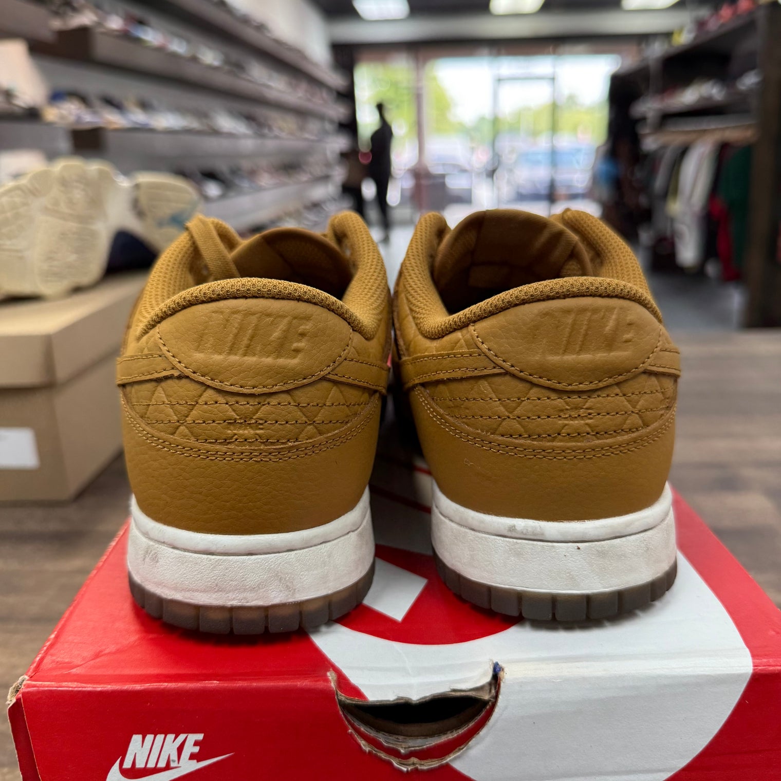 (W) Quilted Wheat Dunk Low (USED)