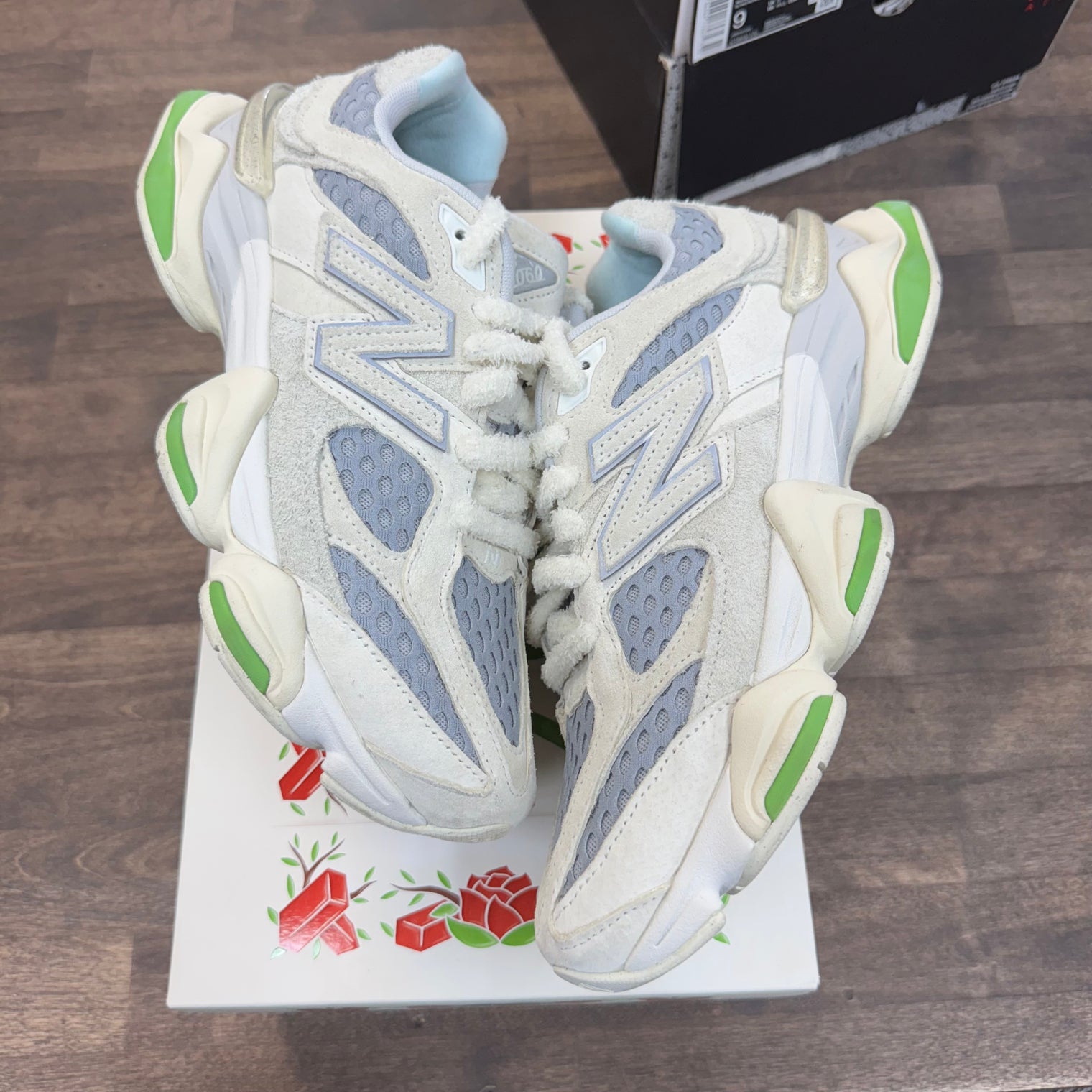 Bricks & Wood New Balance 9060 (USED)