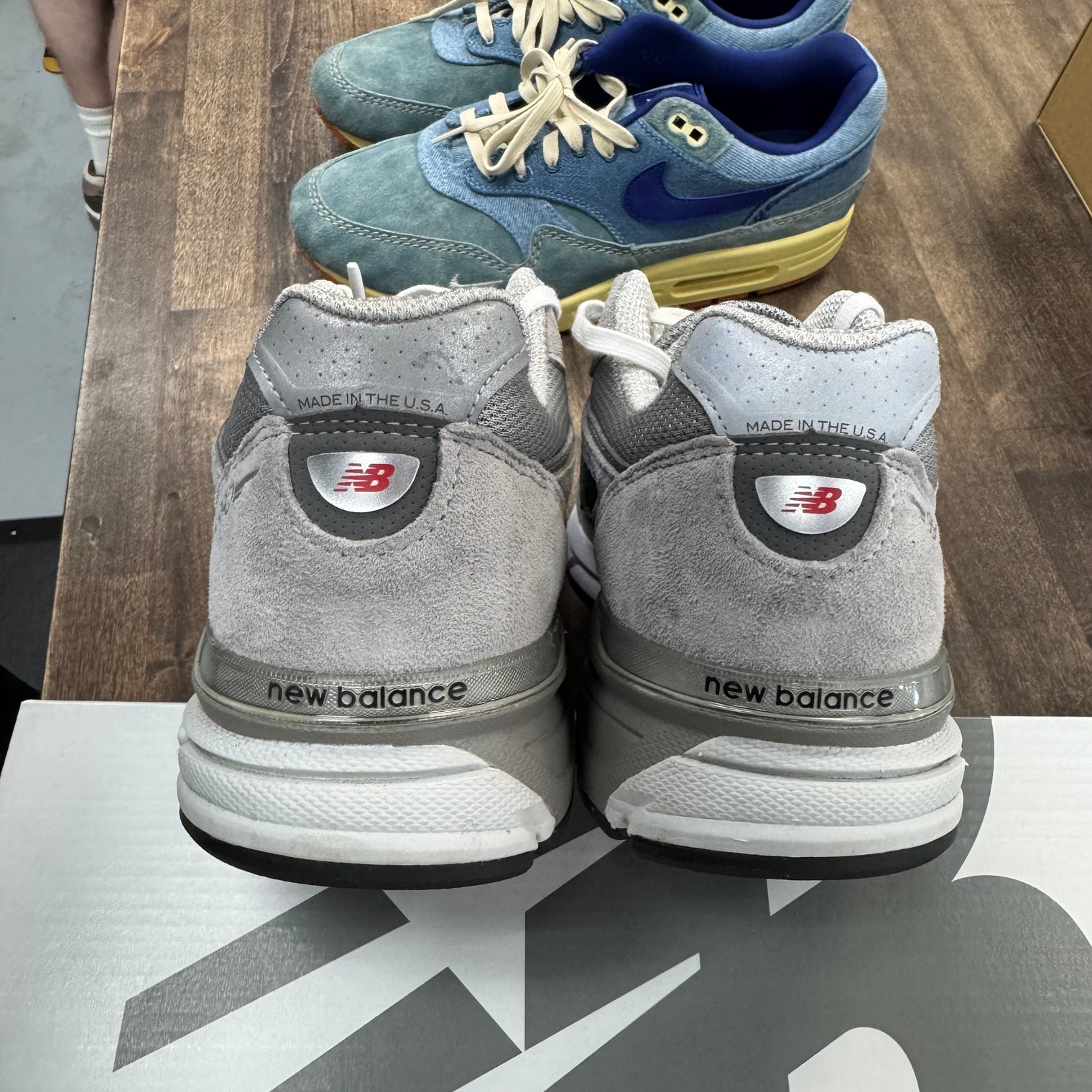 MiUSA Grey Silver New Balance 990v4 (USED)