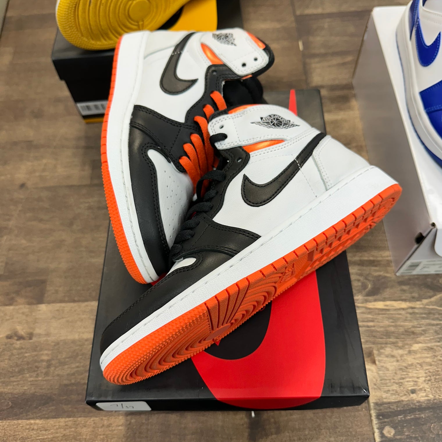 Electro Orange Jordan 1 High (GS) (USED)