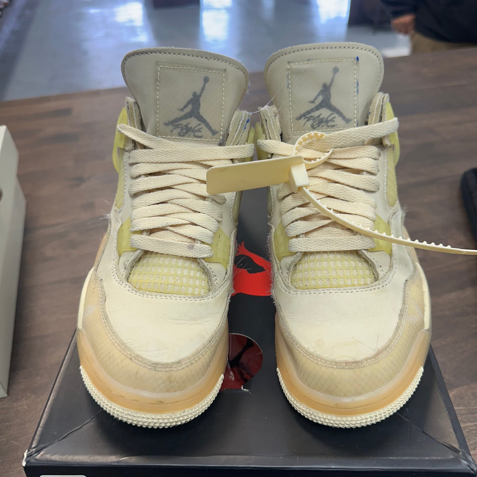 (W) Off-White Sail Jordan 4 (USED)