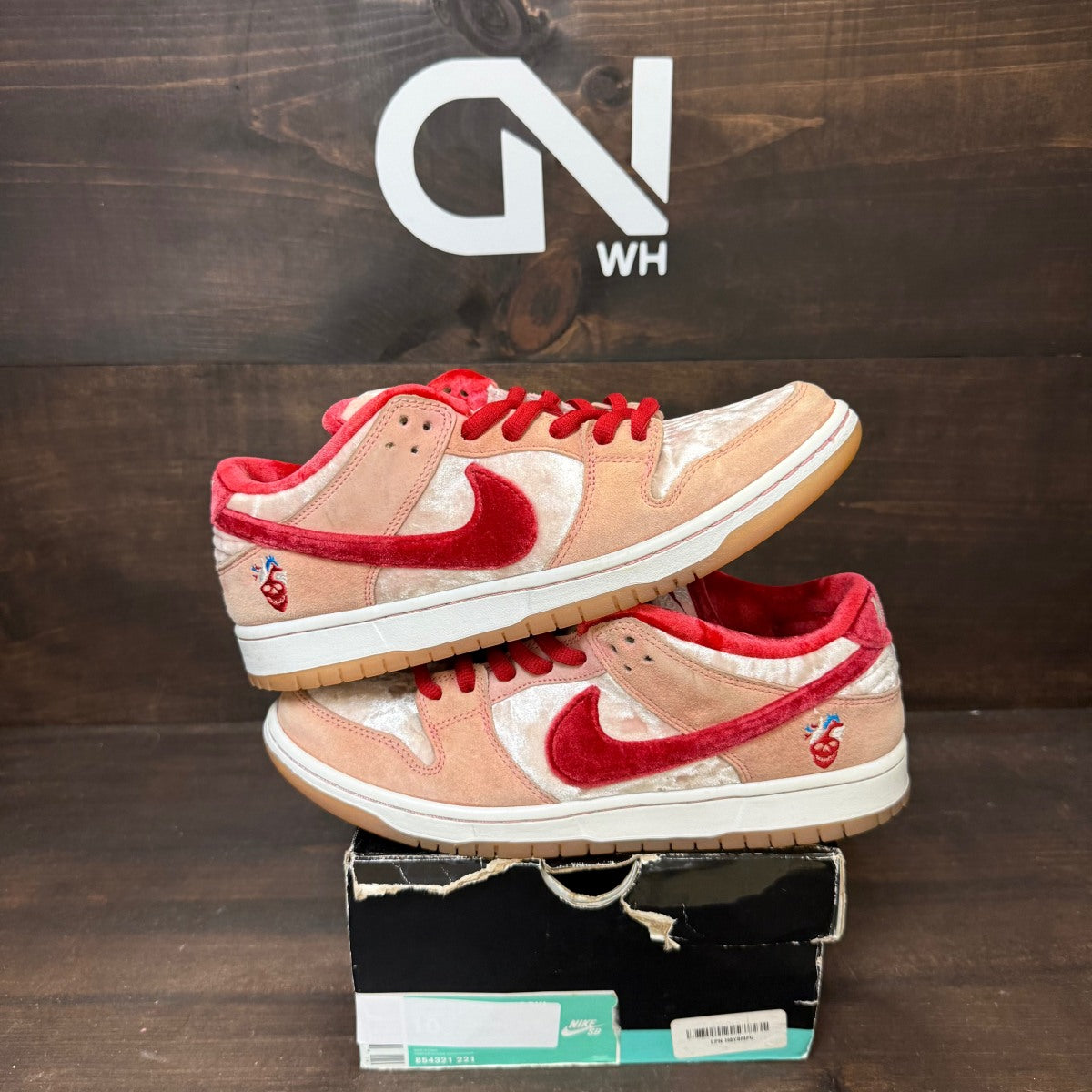 Nike SB Dunk Low StrangeLove Skateboards Size 9 (Pre-Owned) - Image 1