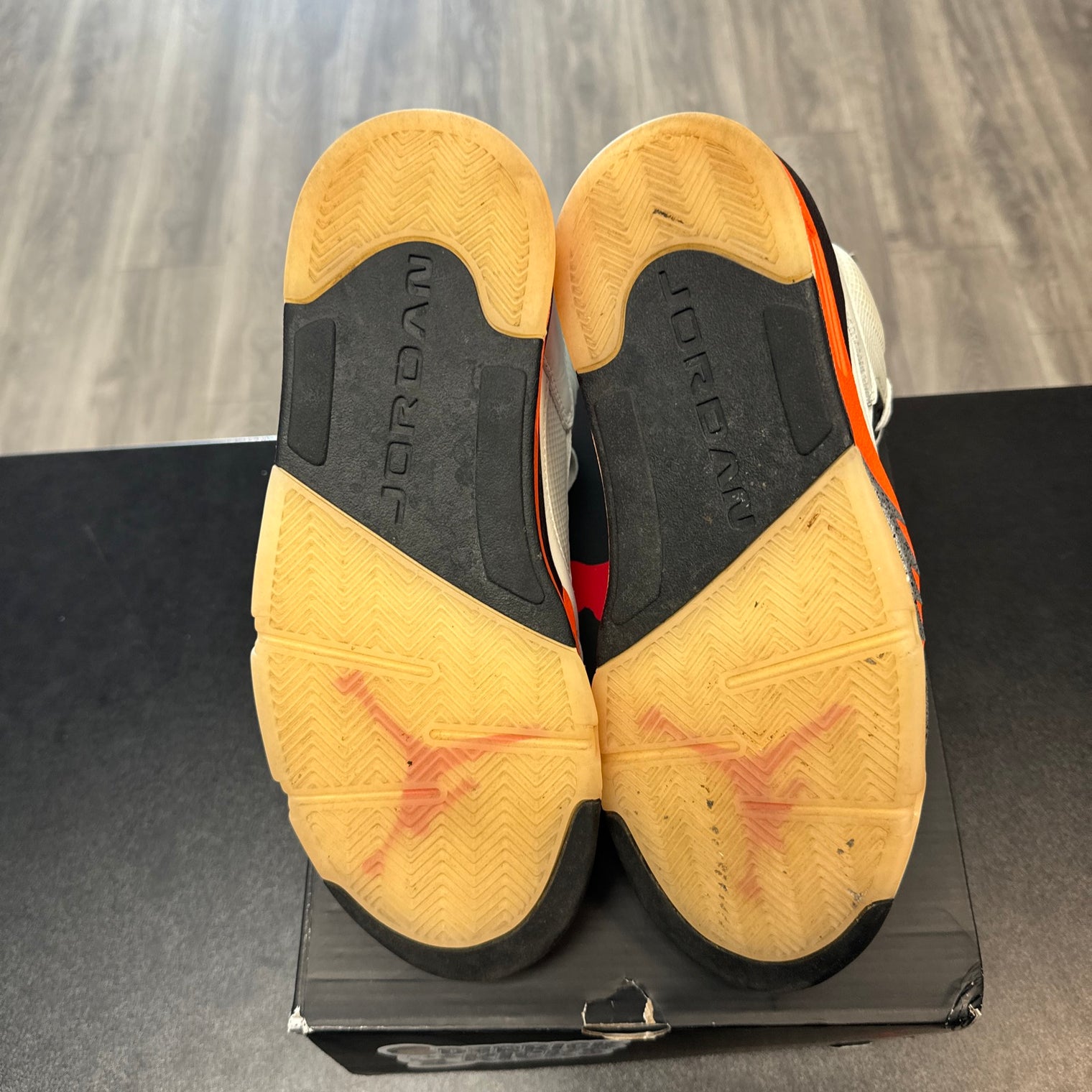 Shattered Backboard Jordan 5 (USED)