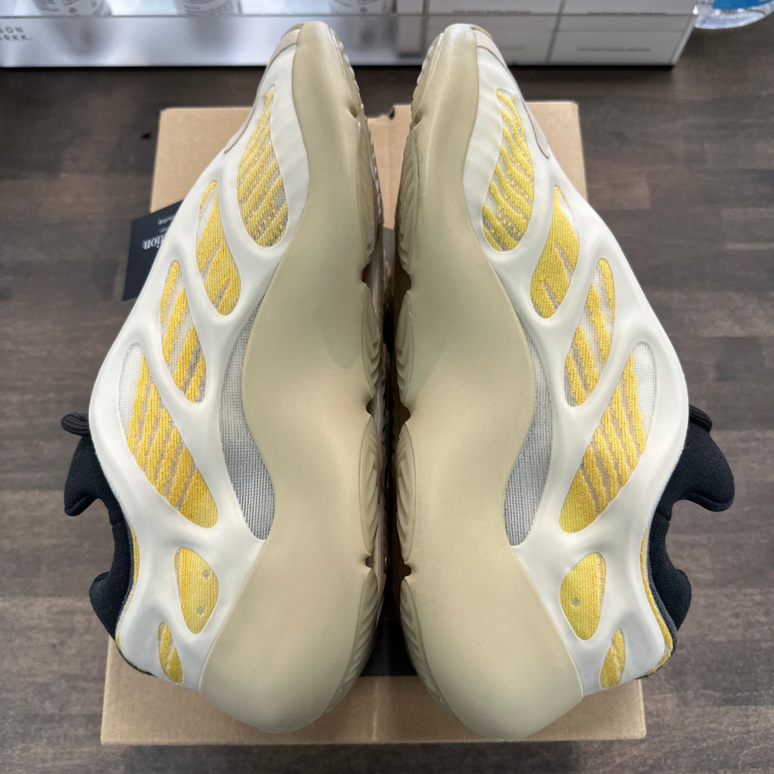 Safflower Yeezy 700 V3 (USED)