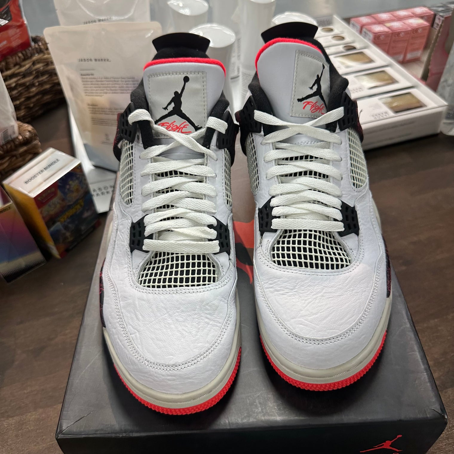 Flight Nostalgia Jordan 4 (USED)