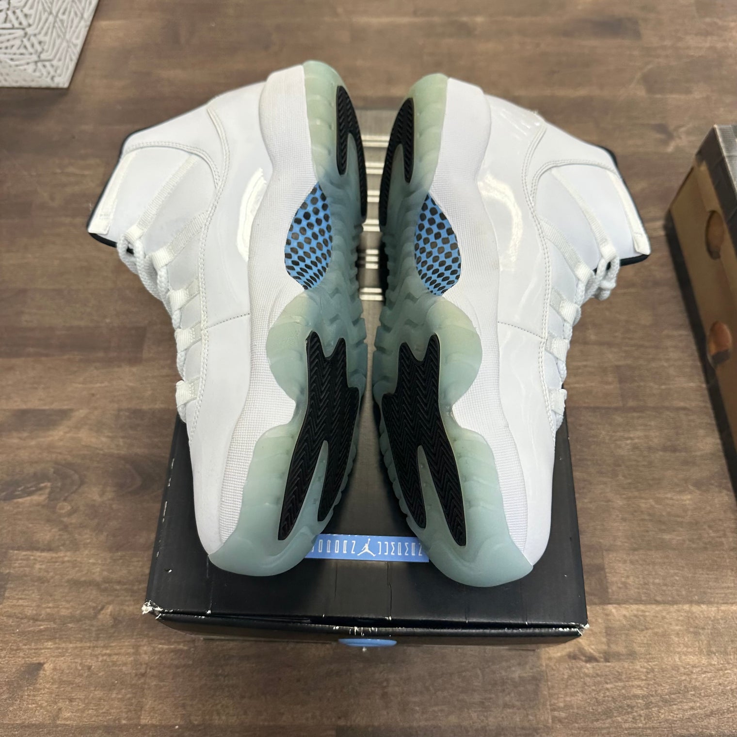 Jordan 11 Retro Legend Blue (2014) (Lightly Worn)