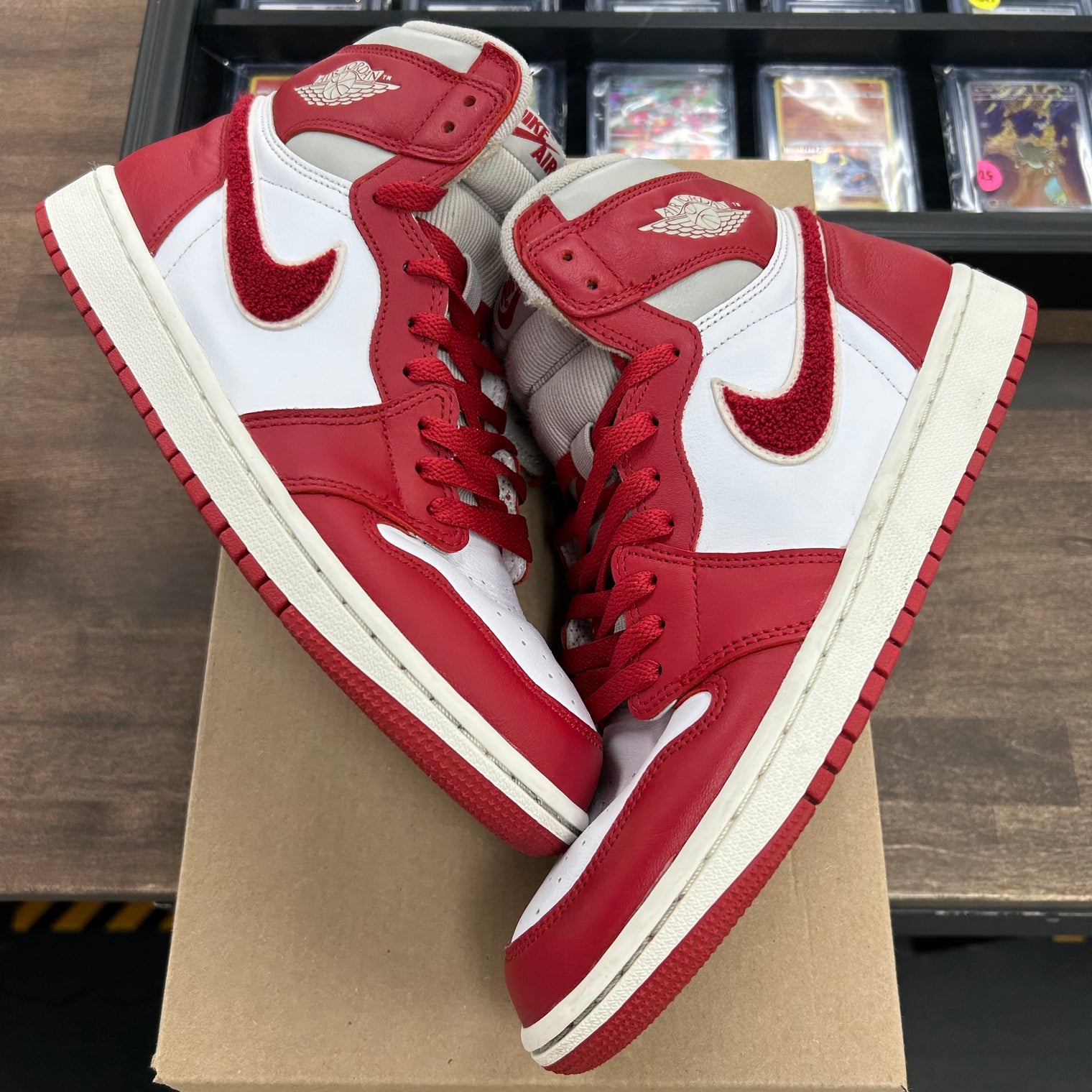 (W) Chenille Varsity Red Jordan 1 High (USED)