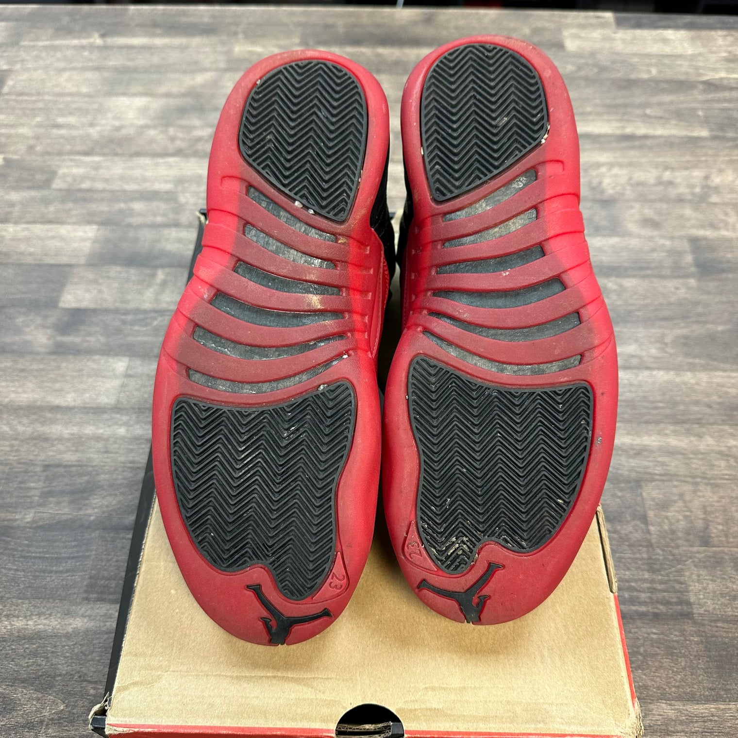 Flu Game Jordan 12 (2016) (USED)