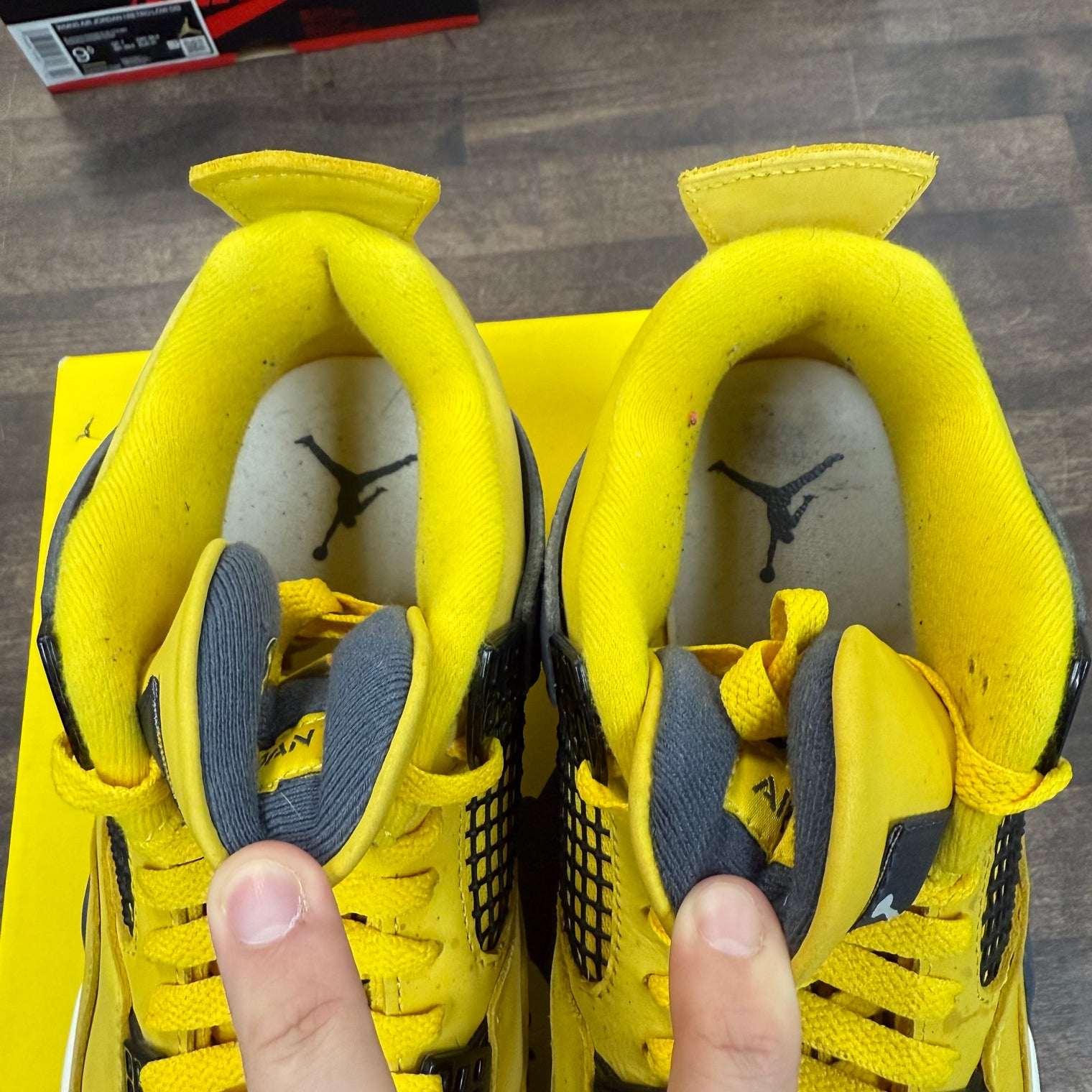 Lightning Jordan 4 (USED)