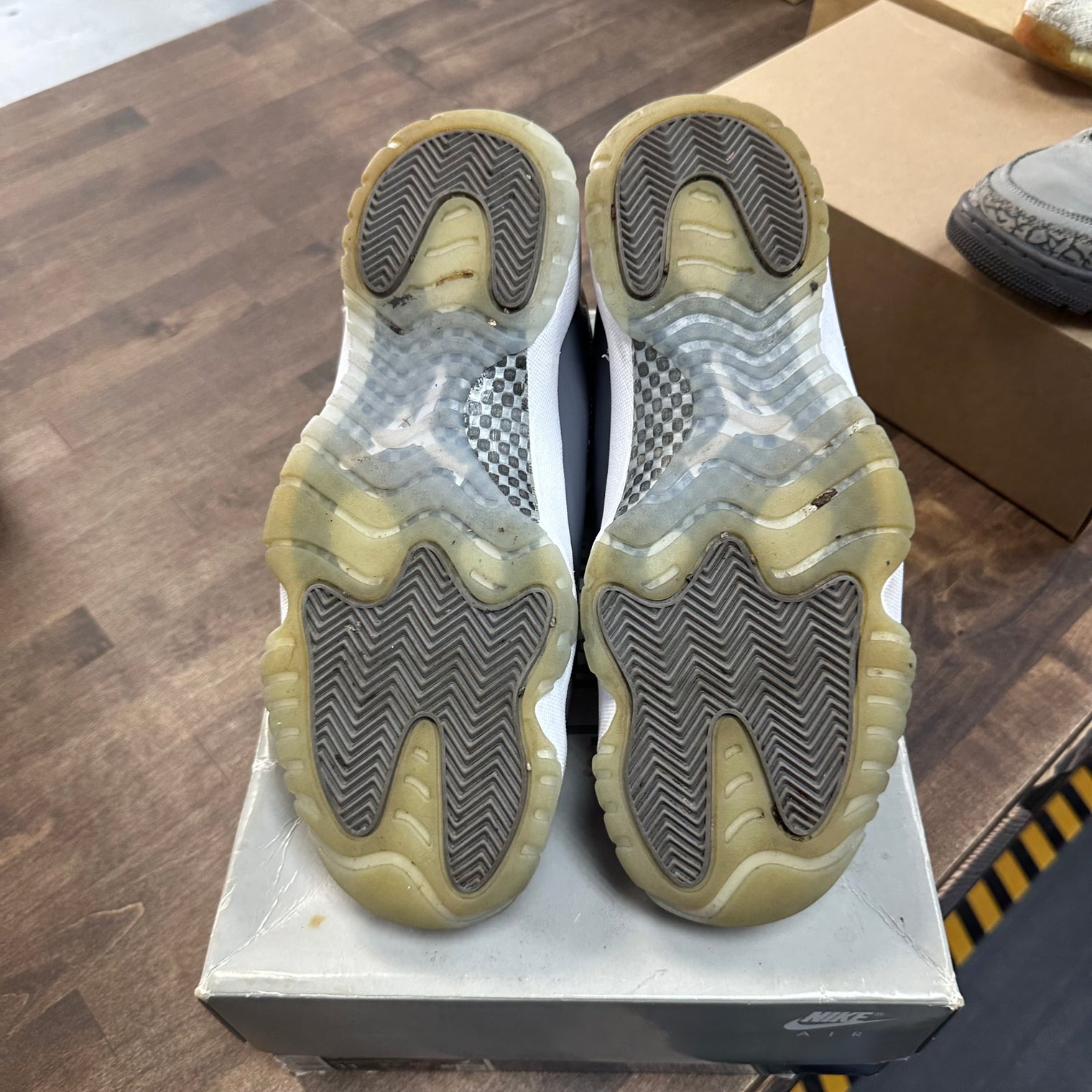 Cool Grey Jordan 11 (USED, No Insoles)