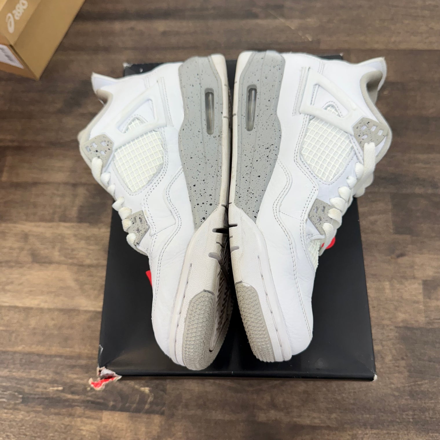 White Oreo Jordan 4 (USED)