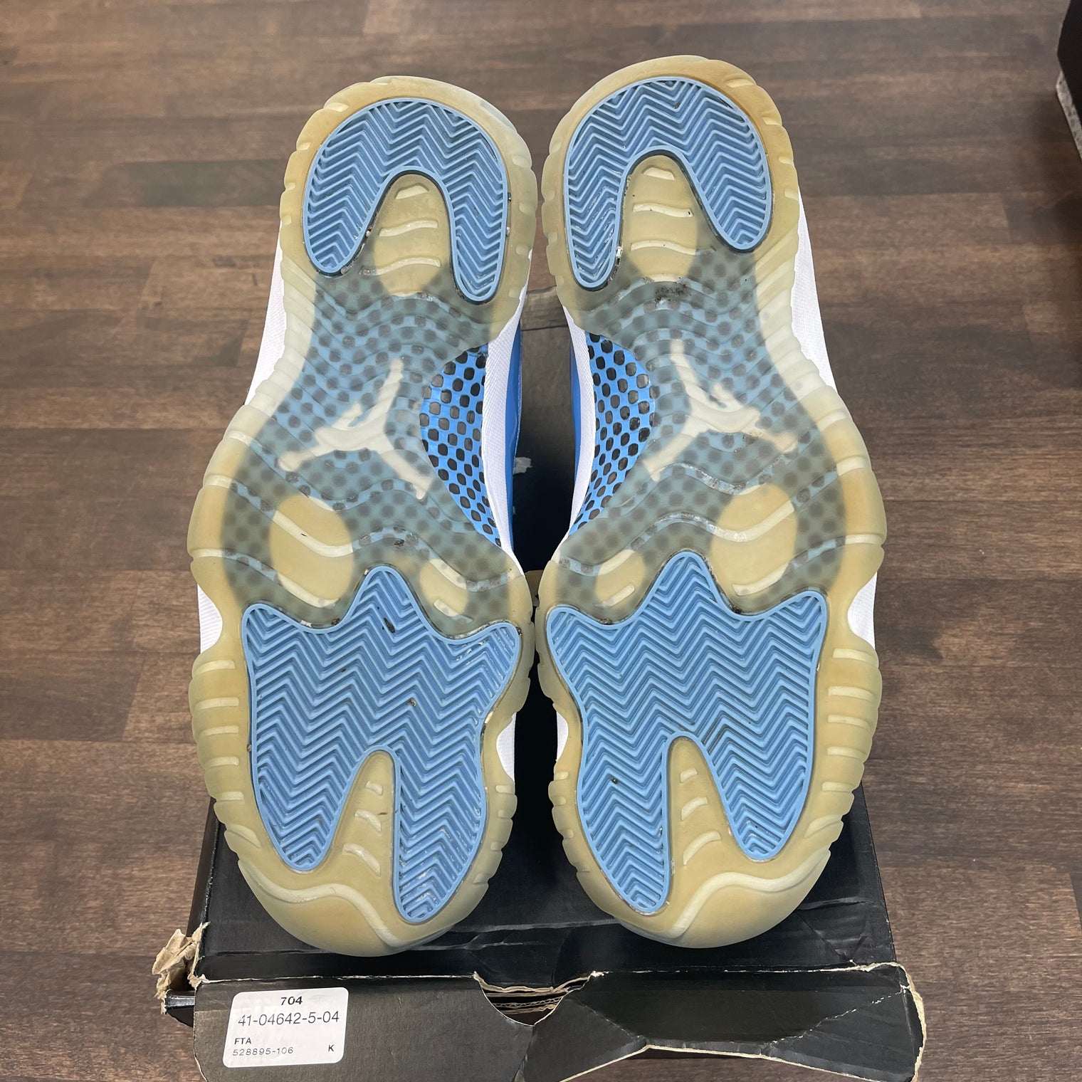 UNC Jordan 11 Low (USED)