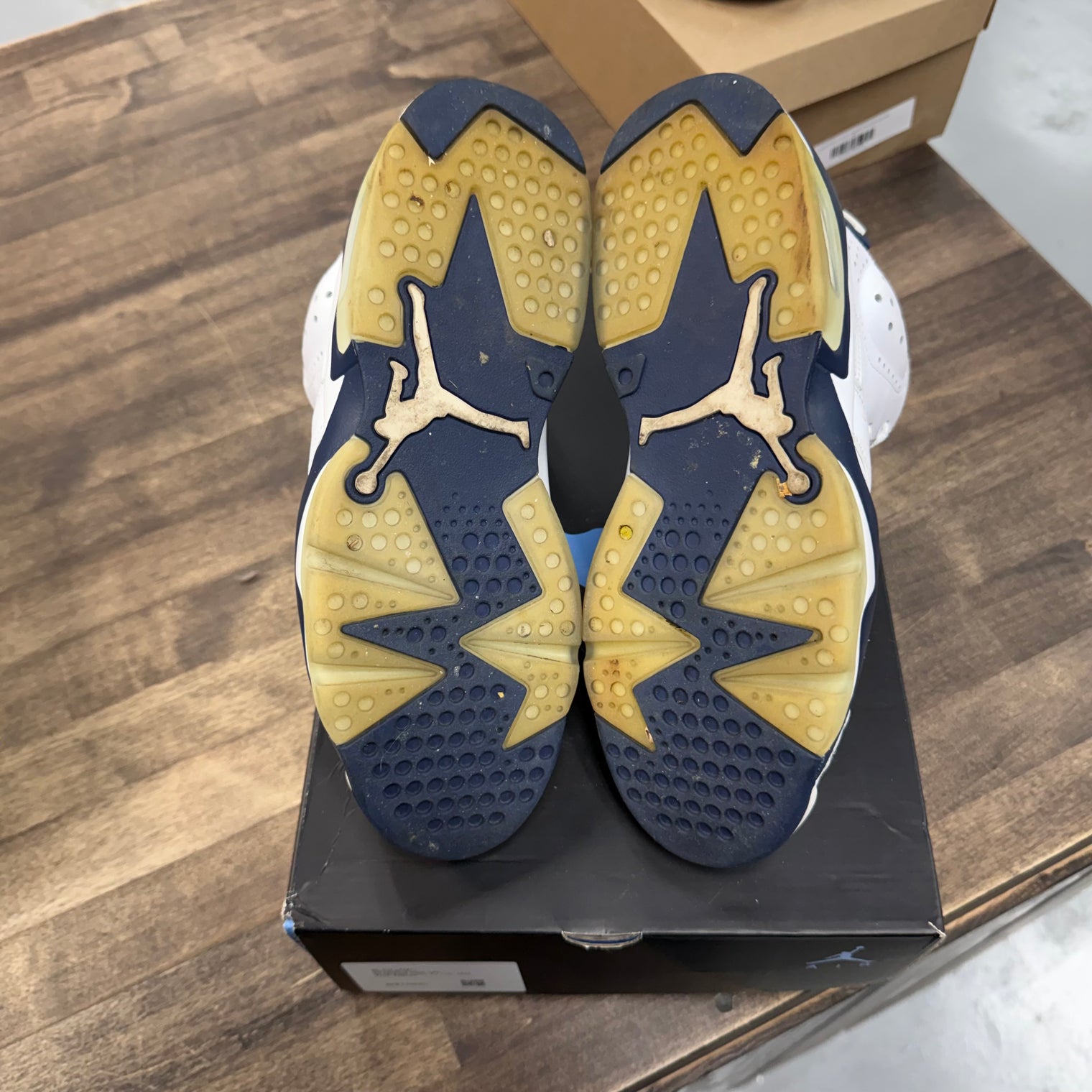 Jordan 6 Retro Midnight Navy (2022) (US 9.5) (USED, Replacement Box)