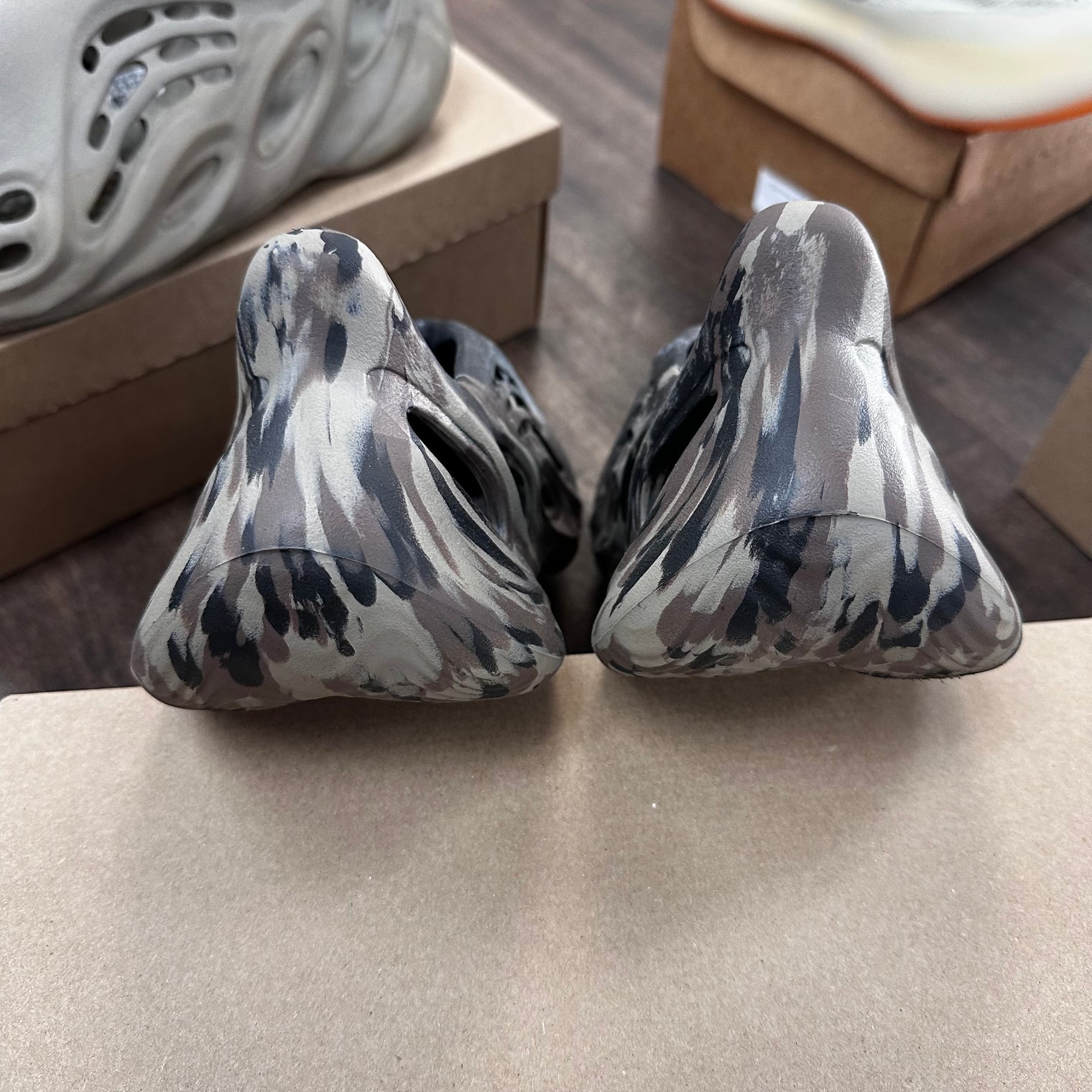 MX Carbon Yeezy Foam RNNR (USED, No Box)