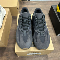 Utility Black Yeezy 700 (USED)