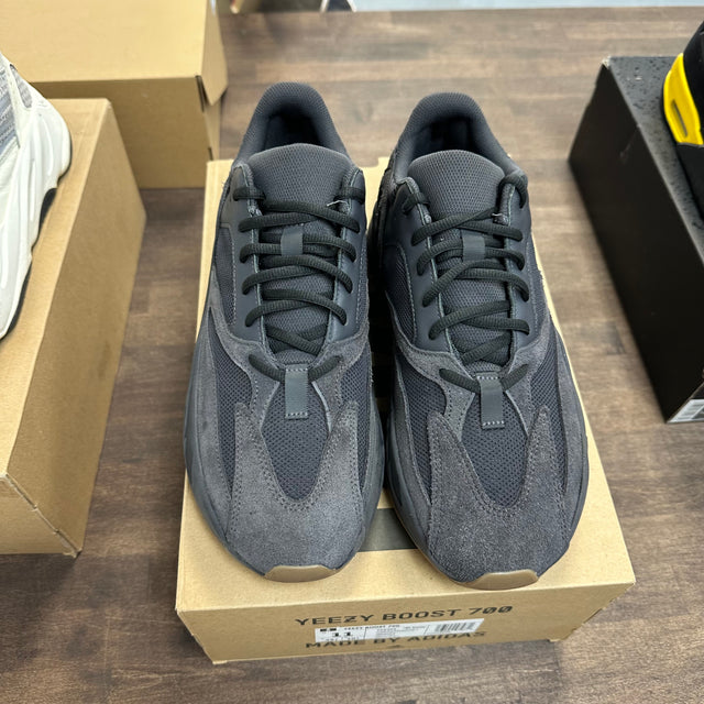 Utility Black Yeezy 700 (USED)