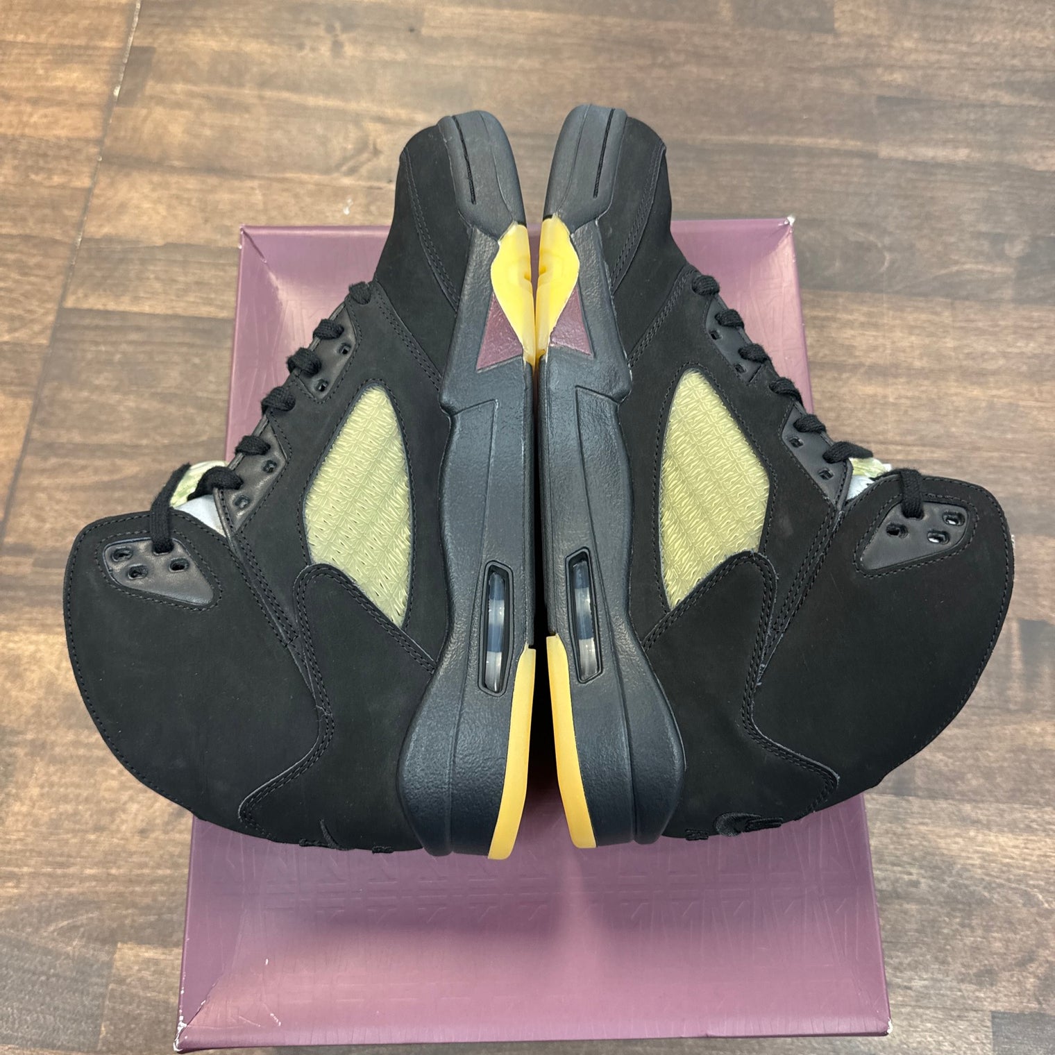 A Ma Maniere Dusk Jordan 5 (USED)