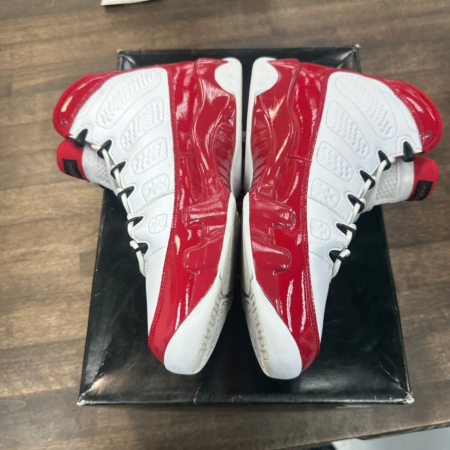 Gym Red Jordan 9 (USED)
