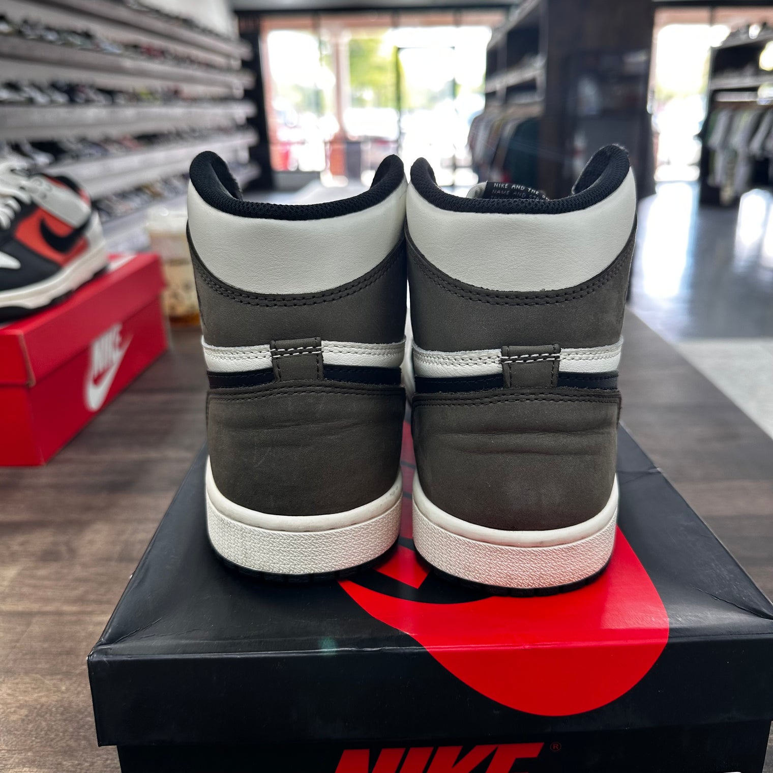 Dark Mocha Jordan 1 High (USED)