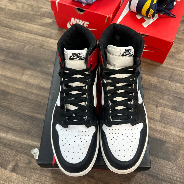 Jordan 1 Retro Black Toe (2016) (US 10.5) (Lightly Worn)