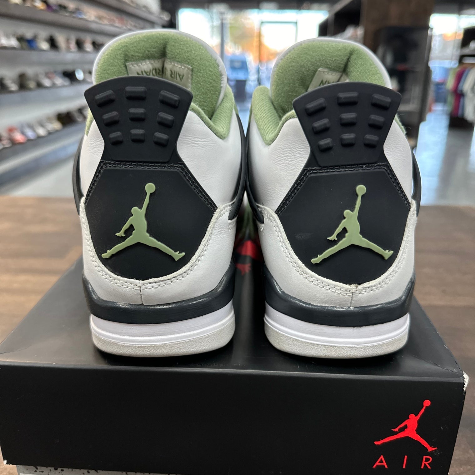 Seafoam Jordan 4 Retro (USED)