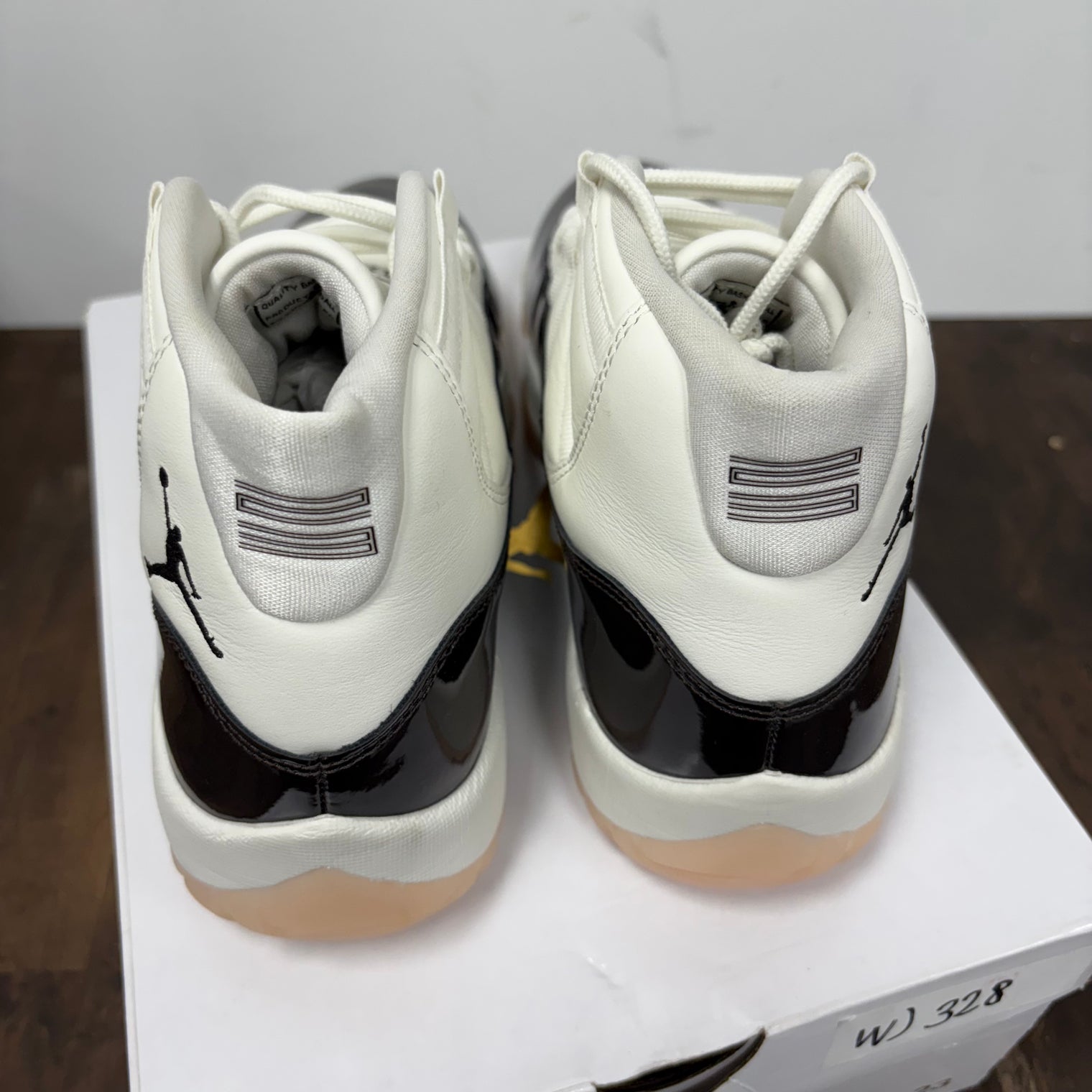 Neapolitan Jordan 11 (W) (USED)