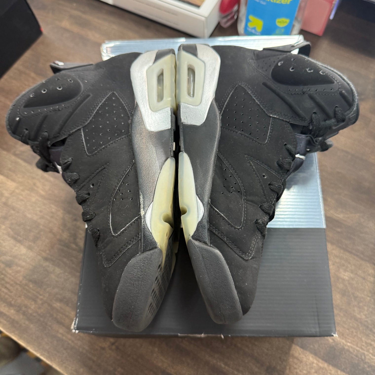 Chrome Jordan 6 Retro (USED)