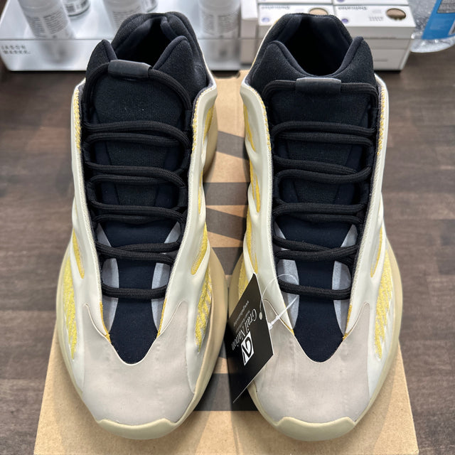 Safflower Yeezy 700 V3 (USED)