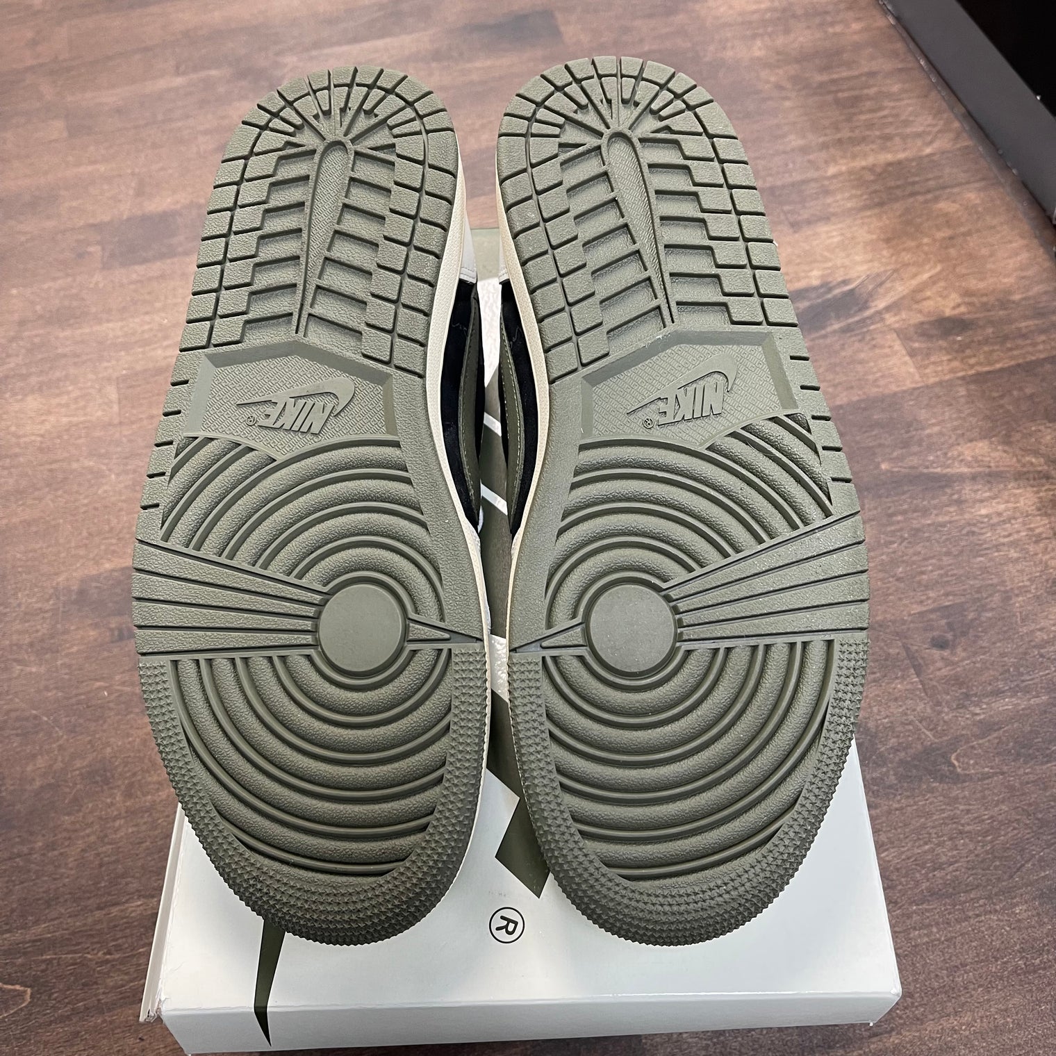 Travis Scott Olive Jordan 1 Low (W) (USED)
