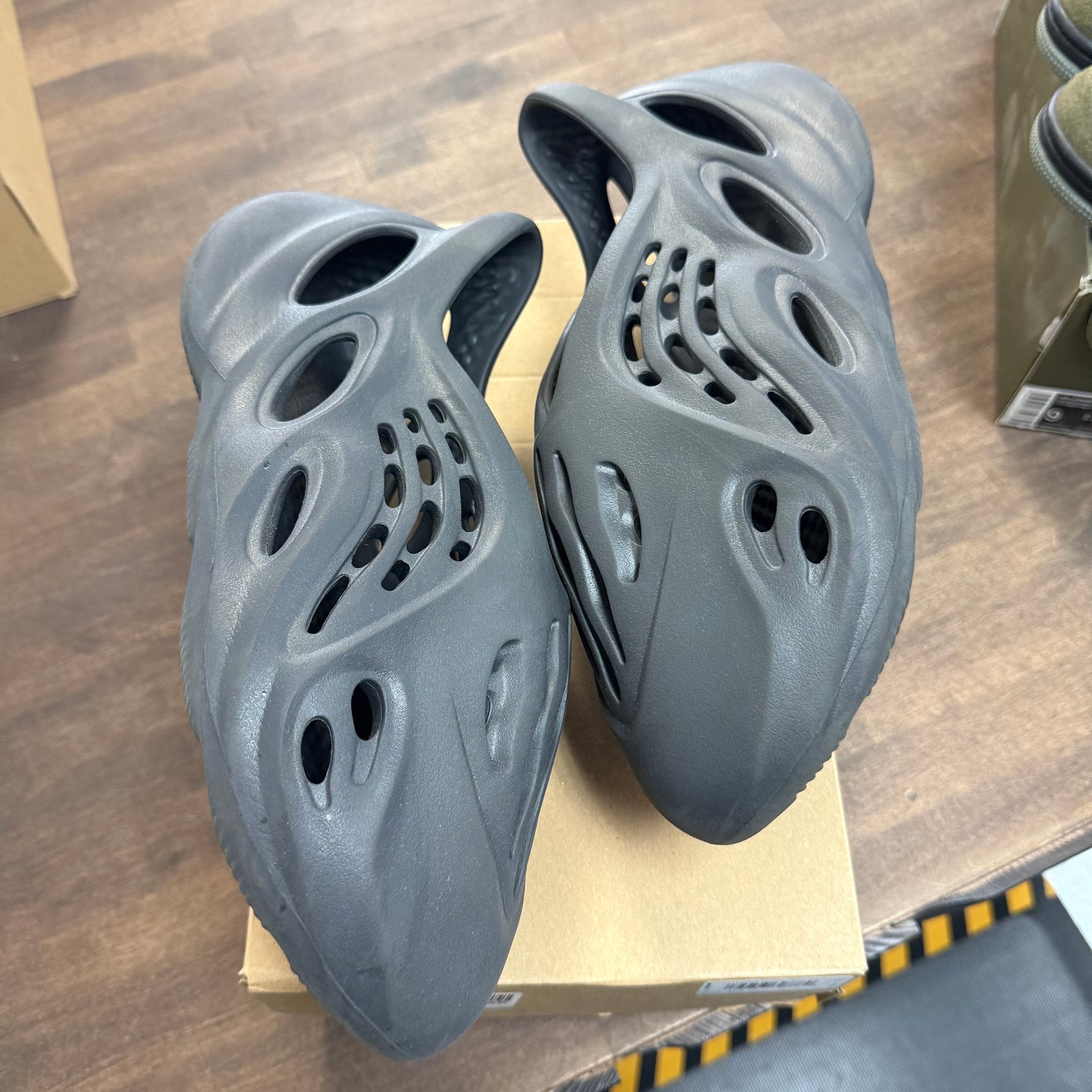 Onyx Yeezy Foam RNNR (USED)