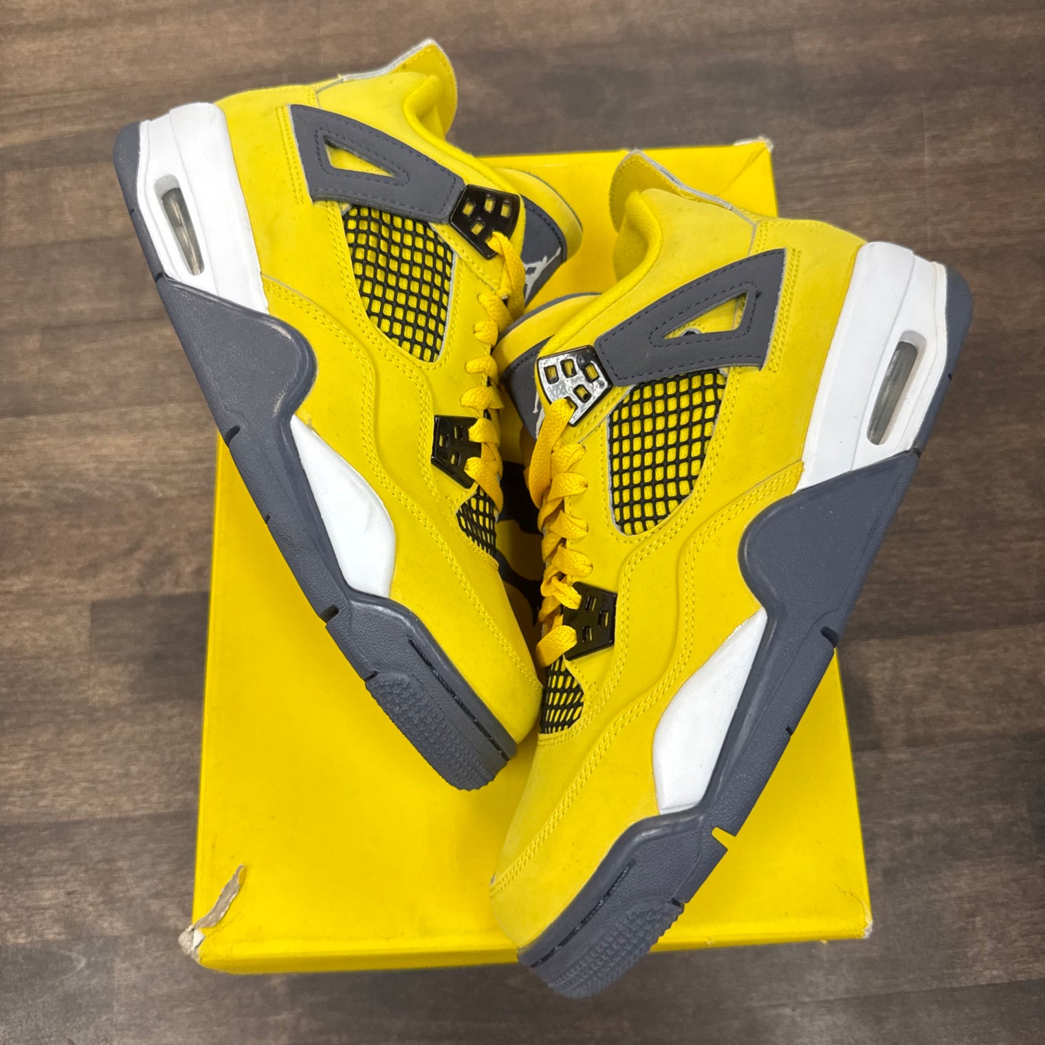 (GS) Lightning Jordan 4 (USED)