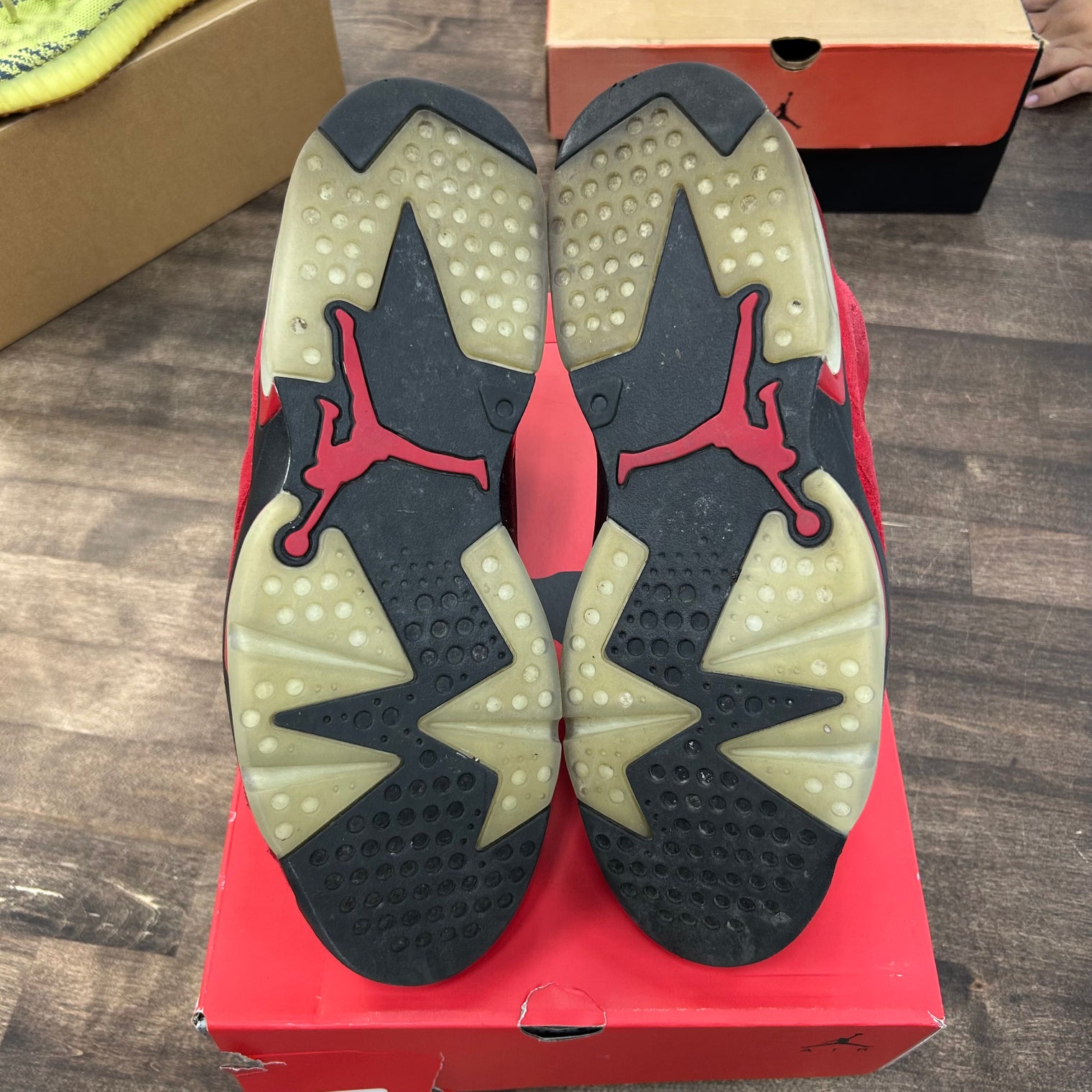 Toro Bravo Jordan 6 Retro (USED)