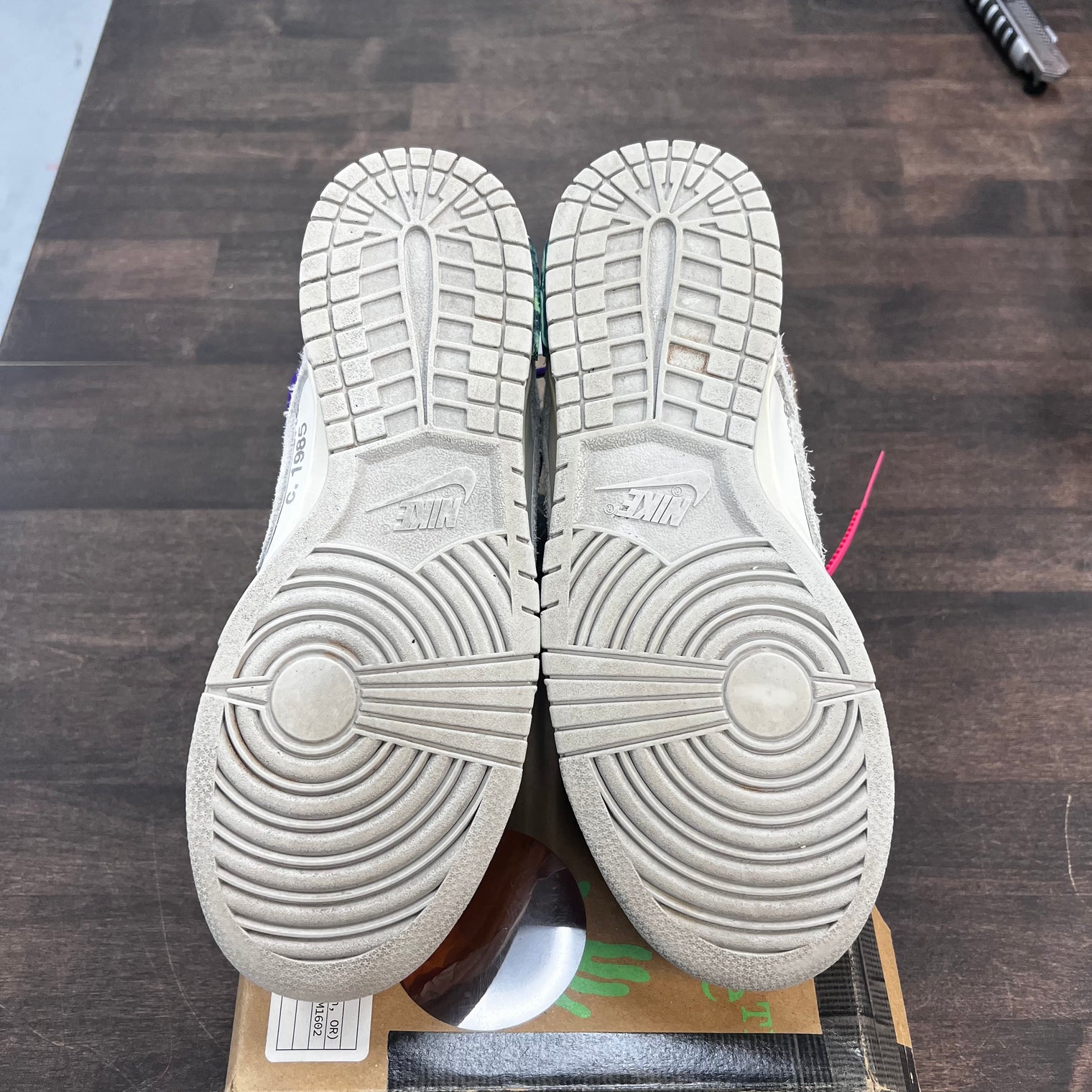 Lot 15 Off White Dunk Low (USED)