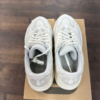 Analog Yeezy 700 (USED)