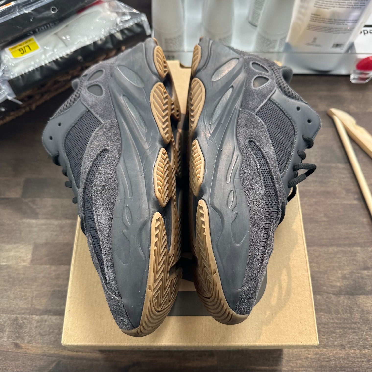 Utility Black Yeezy 700 (USED)