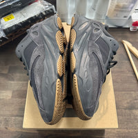 Utility Black Yeezy 700 (USED)